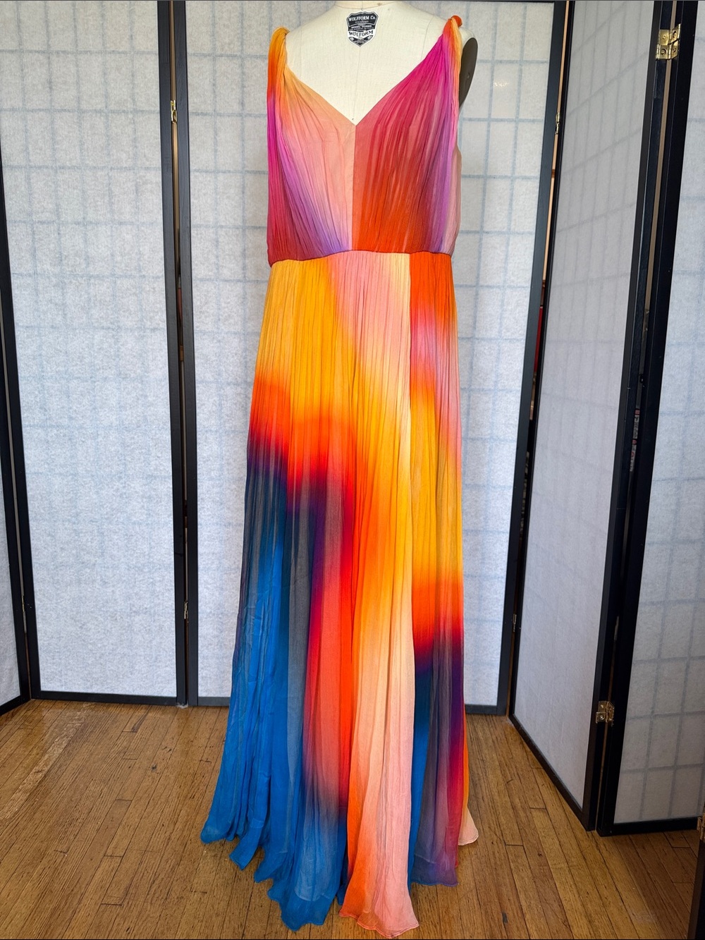 Halston. The most amazing dress. Never worn, been sitting in closet. Size 16 - Picture 1 of 4